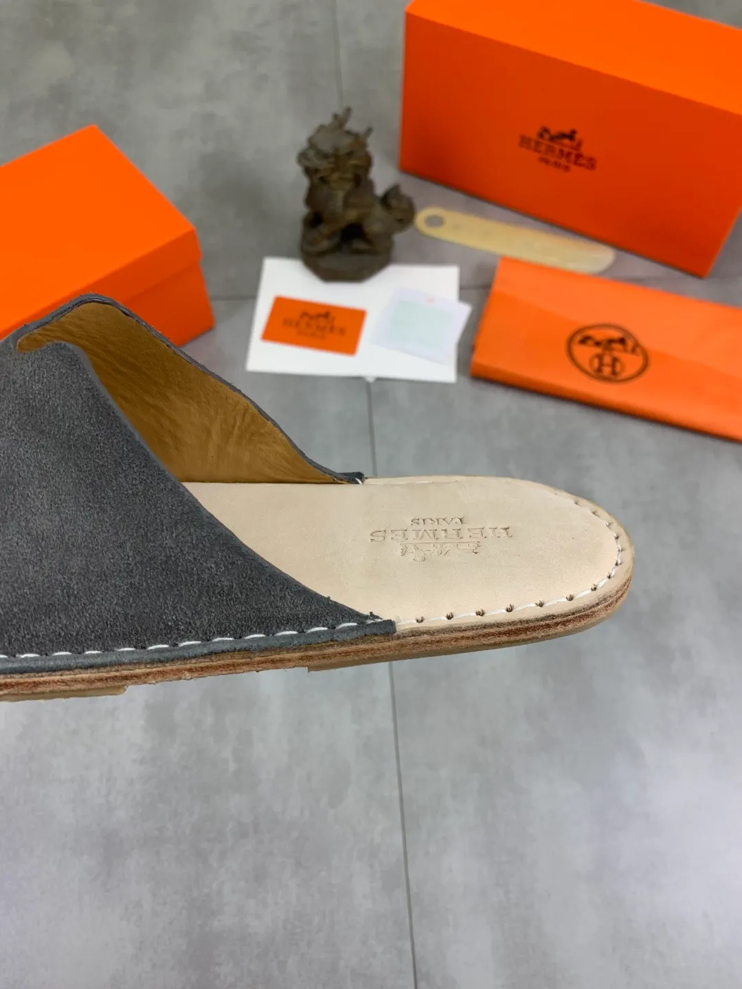 Men's men's shoes 💰P360 new model (genuine leather outsole series) new colors are coming simultaneously on the official website [HERMES] Hermès series: original development, original anatomy display, exclusive outsole [Material] Sole: original genuine leather sole with cow essence film 🌸. Fabric Original calfskin Lining: Imported cowhide, delicate and soft Code number: 38-44